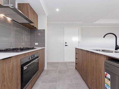 16 Sleaford Approach, Golden Bay WA 6174