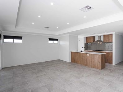 16 Sleaford Approach, Golden Bay WA 6174