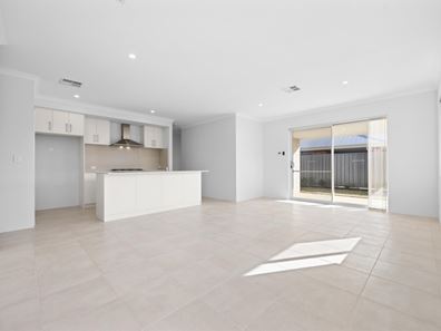 39 Cardinal Loop, Lakelands WA 6180