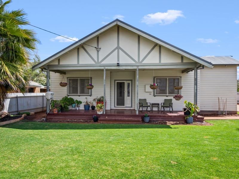 35 Burkett Drive, Hannans WA 6430