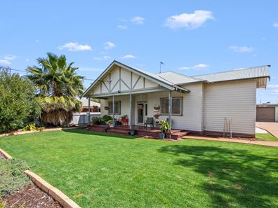 35 Burkett Drive, Hannans WA 6430