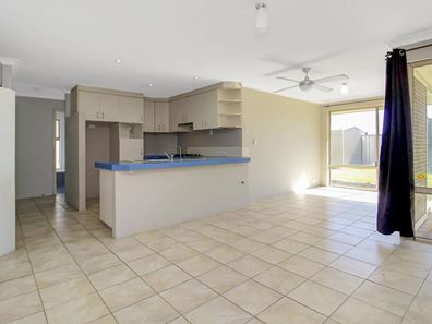 34 Lombardy Crescent, Caversham WA 6055