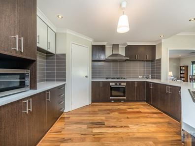 4 Longview Way, The Vines WA 6069