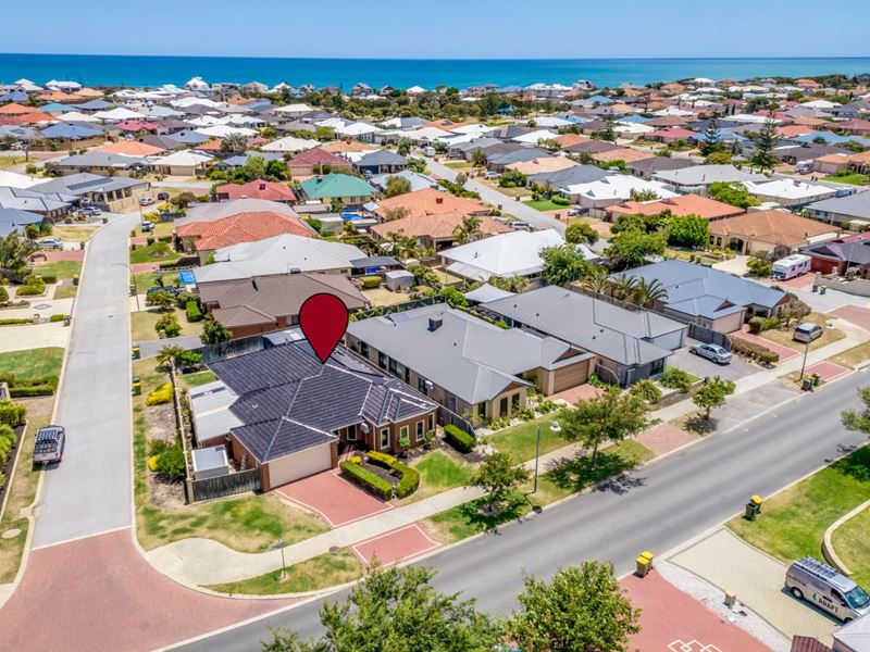 202 Peelwood Parade, Halls Head WA 6210
