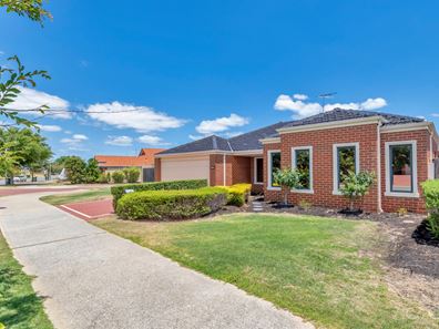 202 Peelwood Parade, Halls Head WA 6210