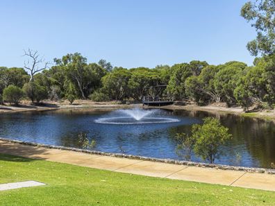 49 Waterperry Drive, Canning Vale WA 6155