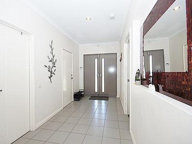 9 Mala Way, Success WA 6164