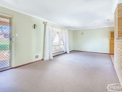 4 Lindley Road, Halls Head WA 6210