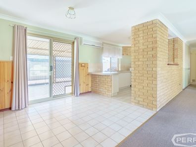 4 Lindley Road, Halls Head WA 6210