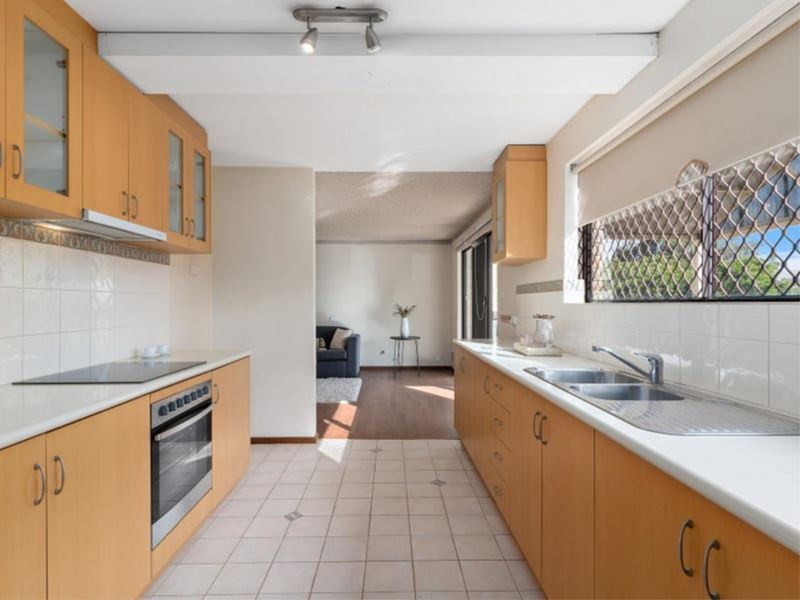 2/242 Coode Street, Como