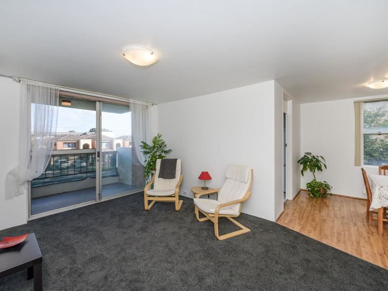 28/16 Leeder Street, Glendalough
