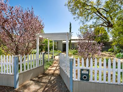 130 Hare Street, Lamington WA 6430