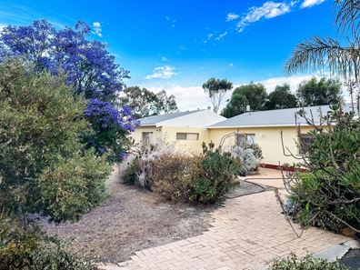 24 Curlew  Street, Katanning WA 6317