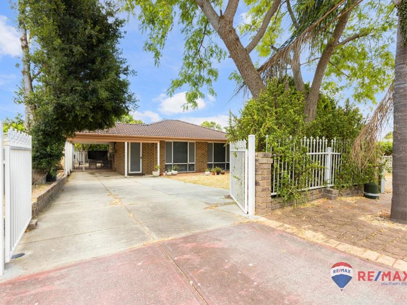 8 Kirton Court, Redcliffe