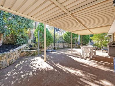 8 Sarre Place, Marangaroo WA 6064