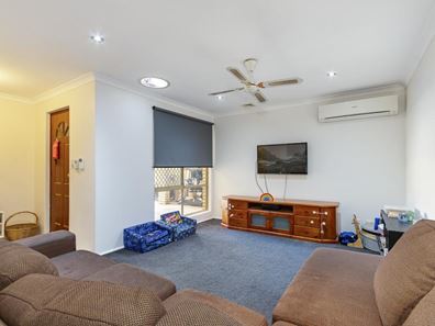 8 Sarre Place, Marangaroo WA 6064