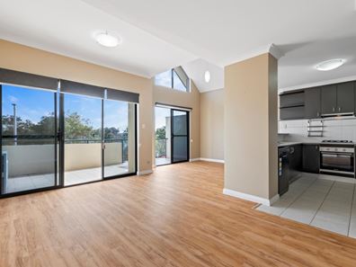 42/162 Lakeside Drive, Joondalup WA 6027