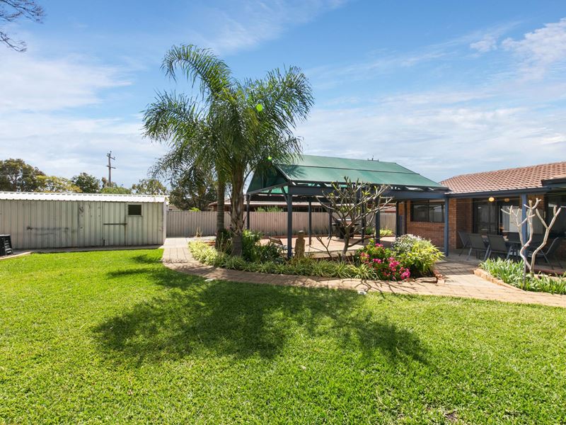 73 Ashburton Drive, Gosnells WA 6110