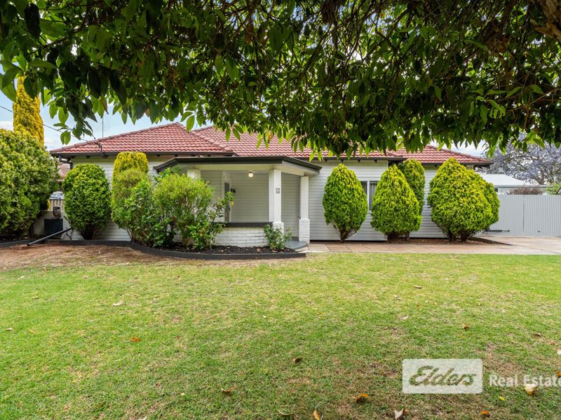 4 Sir James Avenue, Harvey WA 6220