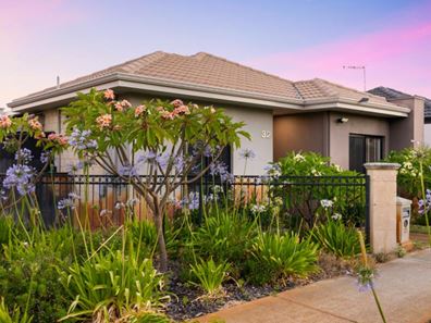 32 Pickering Avenue, Parmelia WA 6167