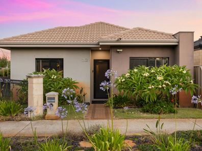 32 Pickering Avenue, Parmelia WA 6167