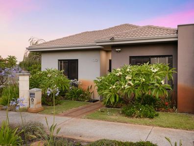 32 Pickering Avenue, Parmelia WA 6167