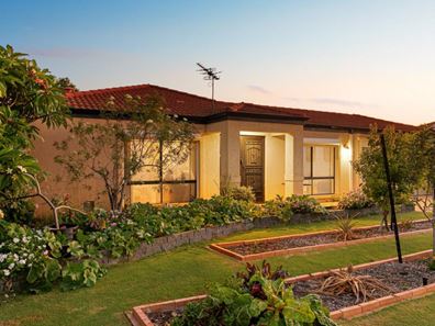 35 Silvertop Circle, Warnbro WA 6169