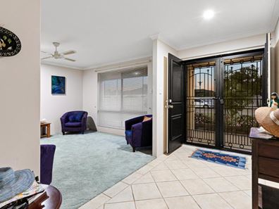 35 Silvertop Circle, Warnbro WA 6169