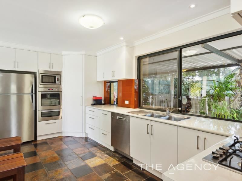6 Ackworth Crescent, Warwick