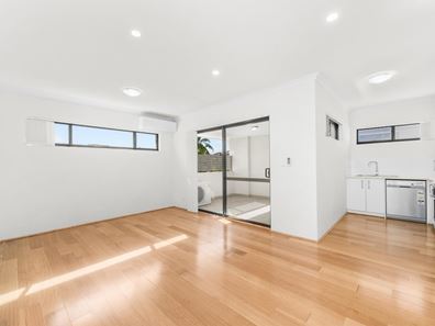 3/61 Kennerly Street, Cloverdale WA 6105