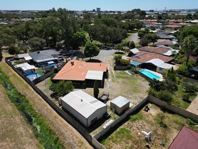 12 Barbel Close, East Cannington WA 6107