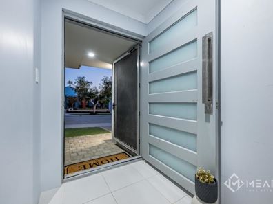 27 Alizarin Loop, Eglinton WA 6034