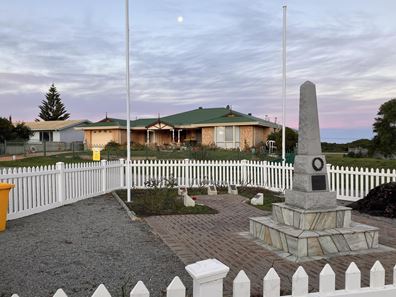 2 Dawn Street, Hopetoun WA 6348