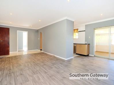 18 Barron Way, Orelia WA 6167