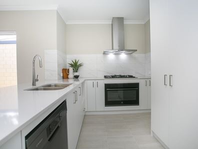 2/126 Bushmead Road, Hazelmere WA 6055