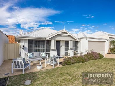 4 Rocklands Loop, Carramar WA 6031
