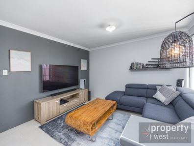 4 Rocklands Loop, Carramar WA 6031