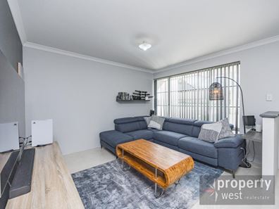 4 Rocklands Loop, Carramar WA 6031