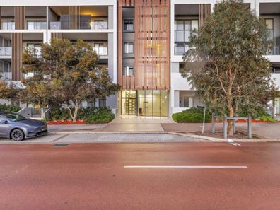 61/16 Midgegooroo Avenue, Cockburn Central WA 6164