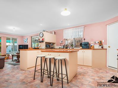 14 Sunnybanks Drive, Strathalbyn WA 6530