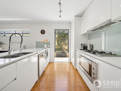 8 Jesmond Lane, Success WA 6164