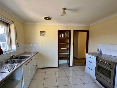 25 Tanson Road, Parmelia WA 6167
