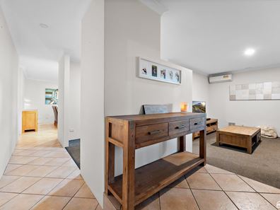 5 Gaze Court, Armadale WA 6112