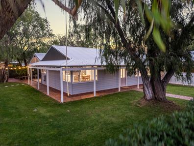 1 MacIntyre Street, Abbey WA 6280
