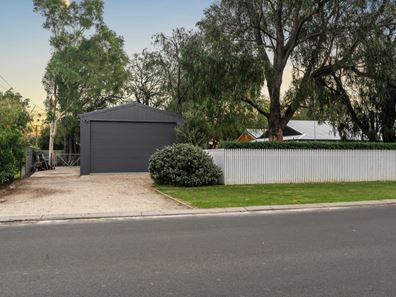 1 MacIntyre Street, Abbey WA 6280