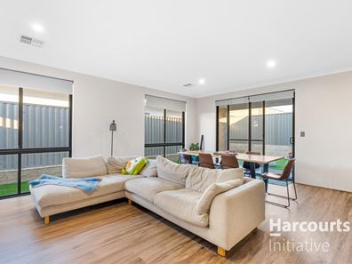 13 Hoking Cove, Ellenbrook WA 6069