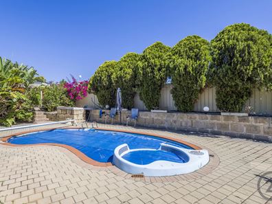 24 Everlasting Retreat, Halls Head WA 6210