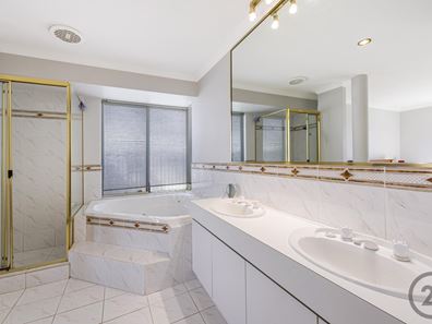 24 Everlasting Retreat, Halls Head WA 6210