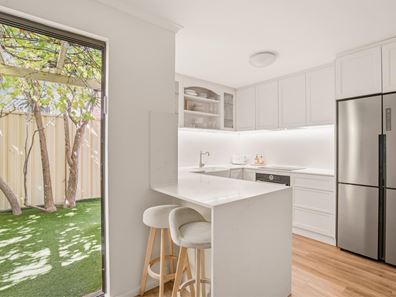 1/31 Caporn Street, Crawley WA 6009