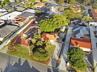 20 Longhurst Way, Queens Park WA 6107